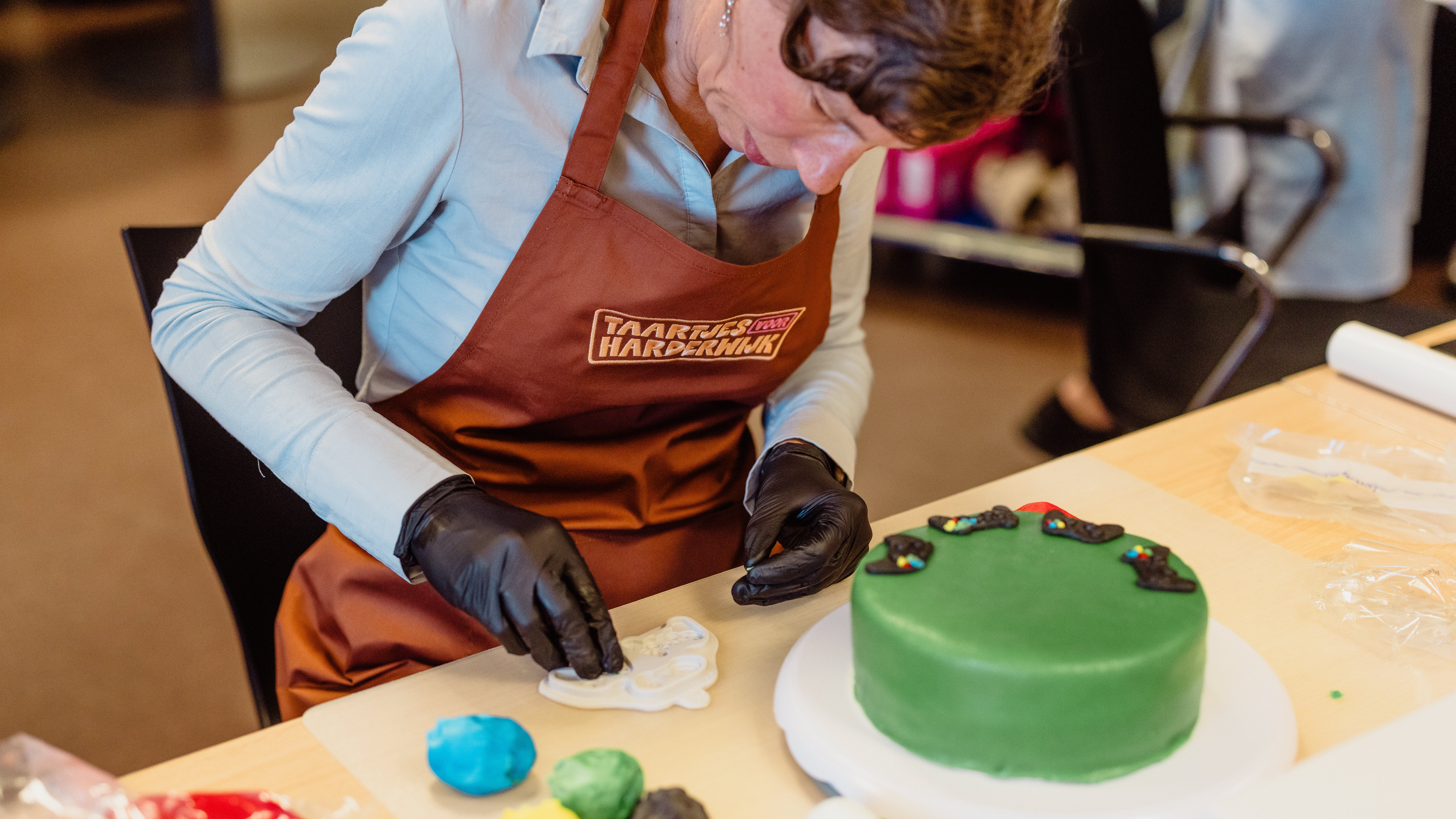 Foto: Dankzij deze vrijwilligers hoeft geen kind zonder verjaardagstaart te zitten