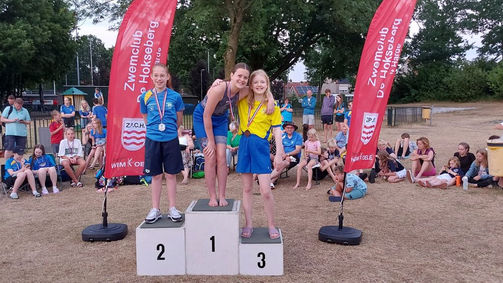 Foto: Laatste zwemwedstrijd van het seizoen drukbezocht