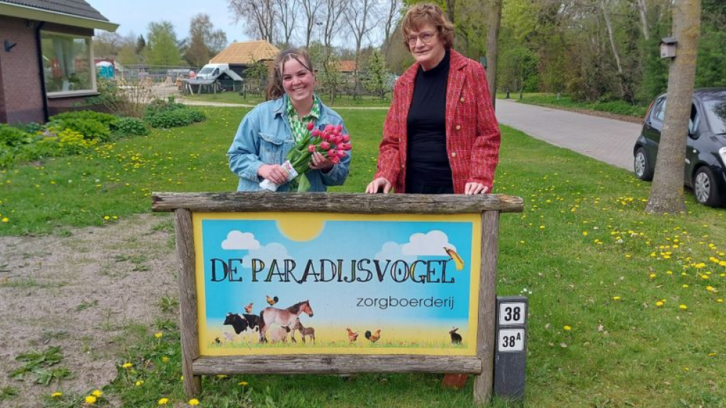 Foto: Rode tulpen voor zorgmedewerkers
