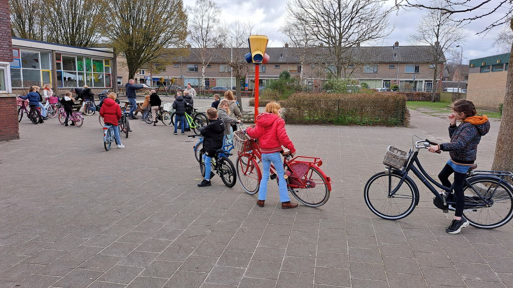 Foto: Fietskeuring op de Petraschool verloopt (bijna) vlekkeloos