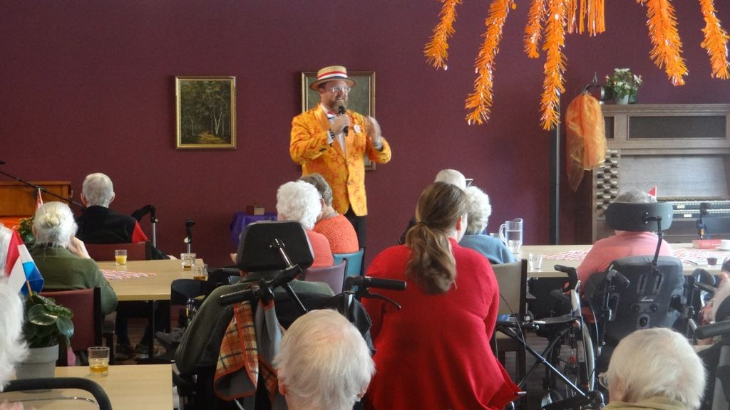 Foto: Bewoners zorgcentra delen in de feestvreugde van Koningsdag