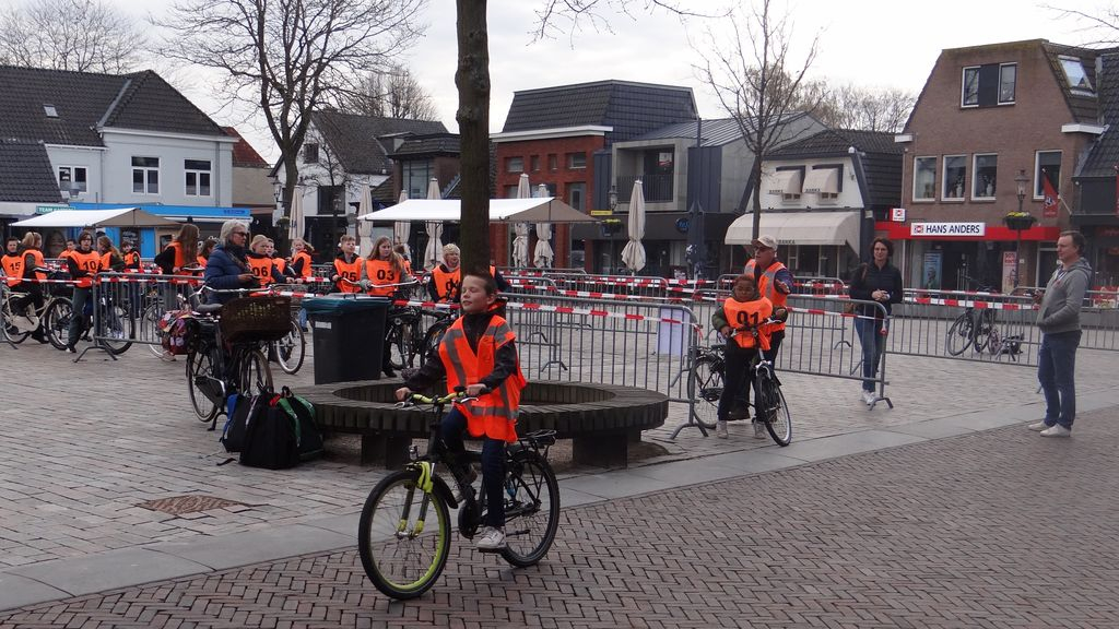 Foto: Ruim 200 leerlingen doen verkeersexamen