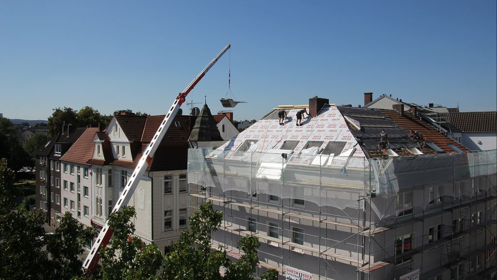 Foto: Huizen isoleren en afwerken met kunststof platen