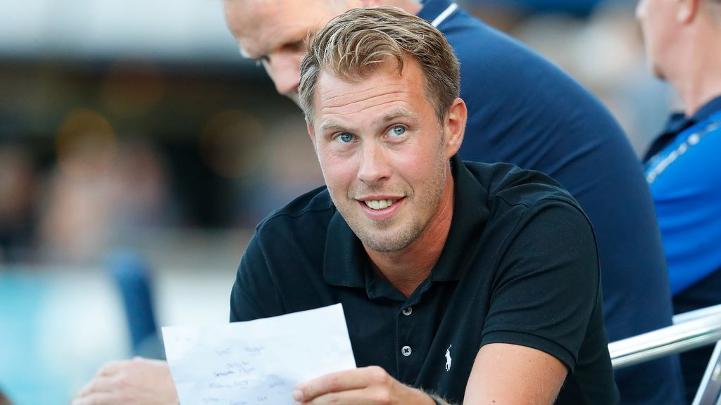 Foto: Nieuwe hoofdtrainer VV Nunspeet Werner Pluim stelt zich voor