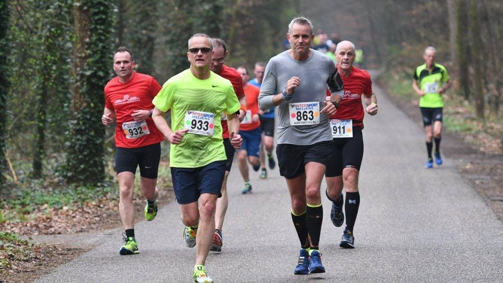 Foto: Henk en Alie Mentink stoppen na 22 jaar met Loopsport2000