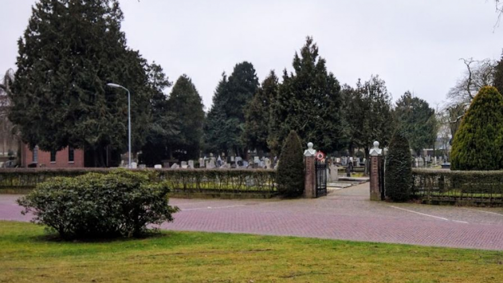 Foto: Paassamenkomst eerste Paasdag op de begraafplaats van Nijkerk