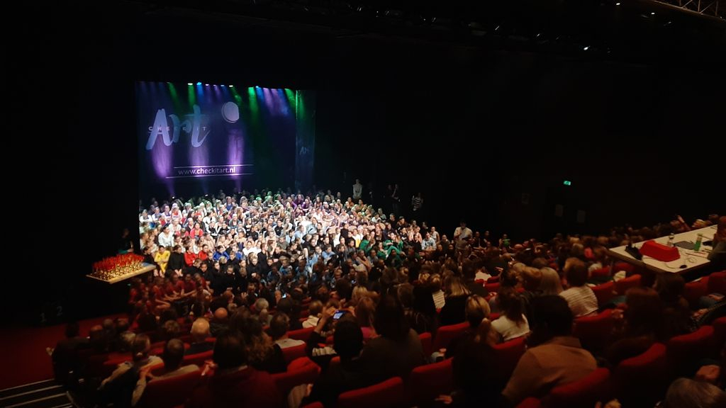 Foto: Drukbezochte danswedstrijden in theater Veluvine
