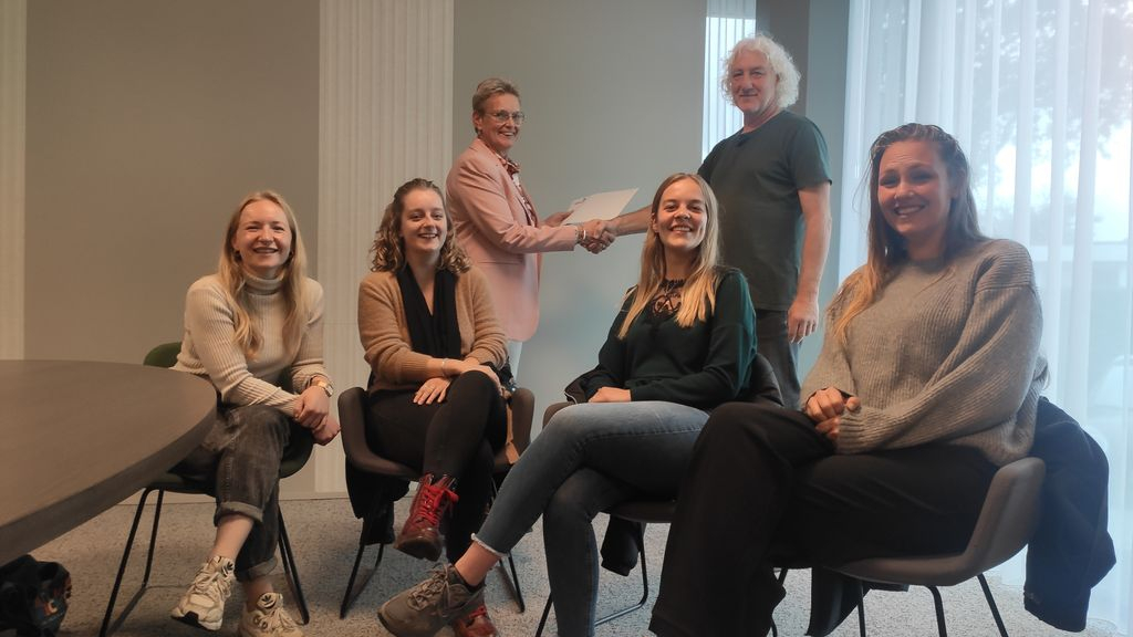Foto: Samenwerkingsovereenkomst uitvoering jongeren- en straathoekwerk Oldebroek ondertekend