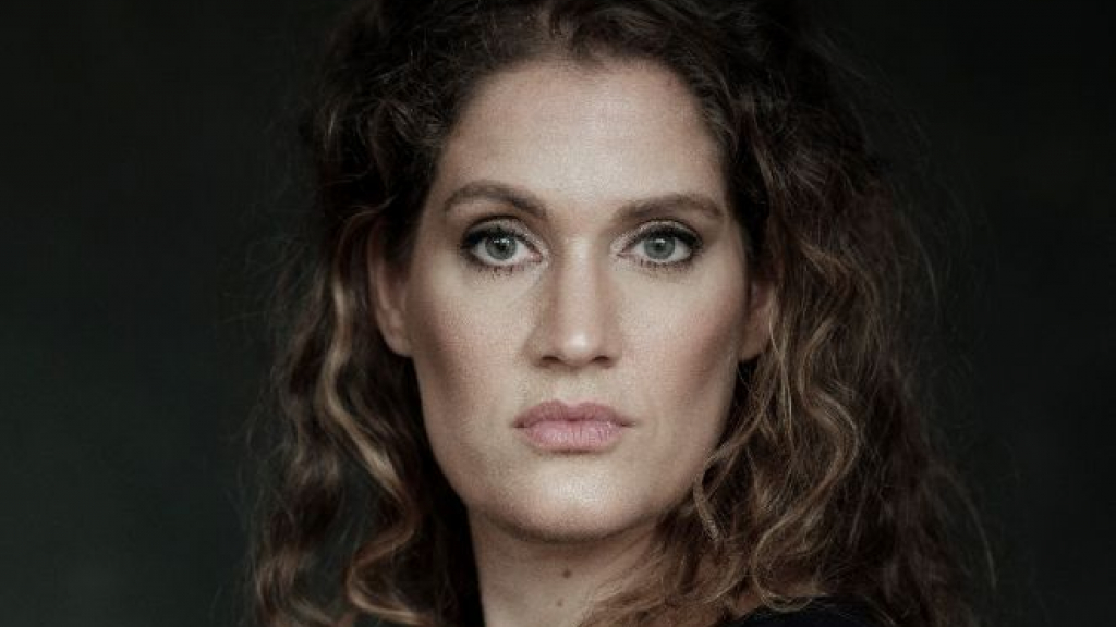 Foto: Auteur Anne Eekhout vertelt over haar boek Mary in Bibliotheek in Nijkerk