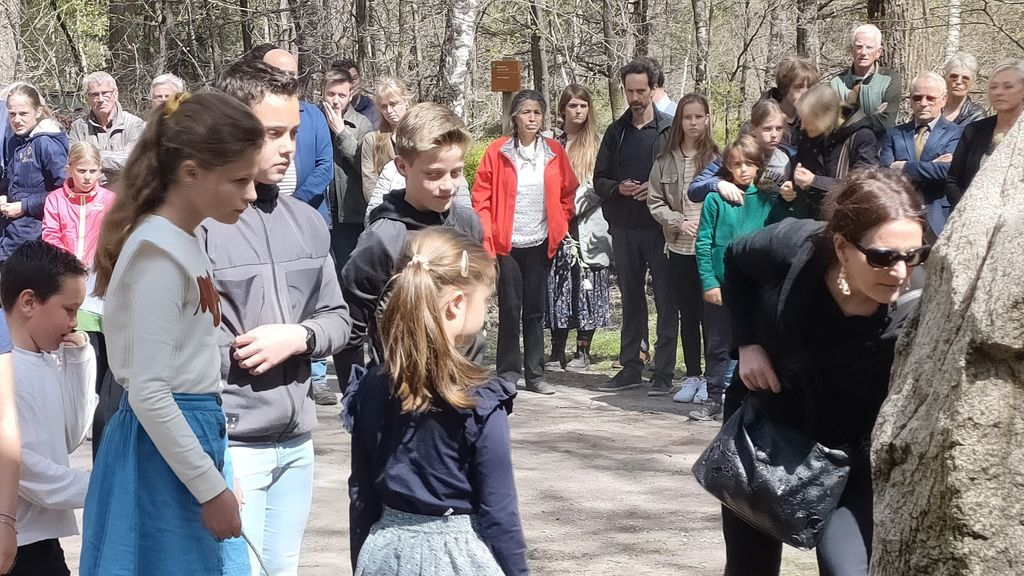 Foto: Ruim honderd mensen bij herdenking in Vierhouten