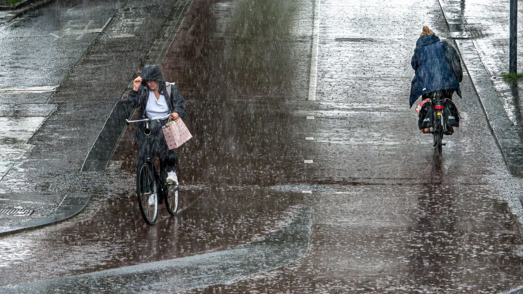 Foto: Kletsnatte dag: 'Er kan wel 30 millimeter vallen'