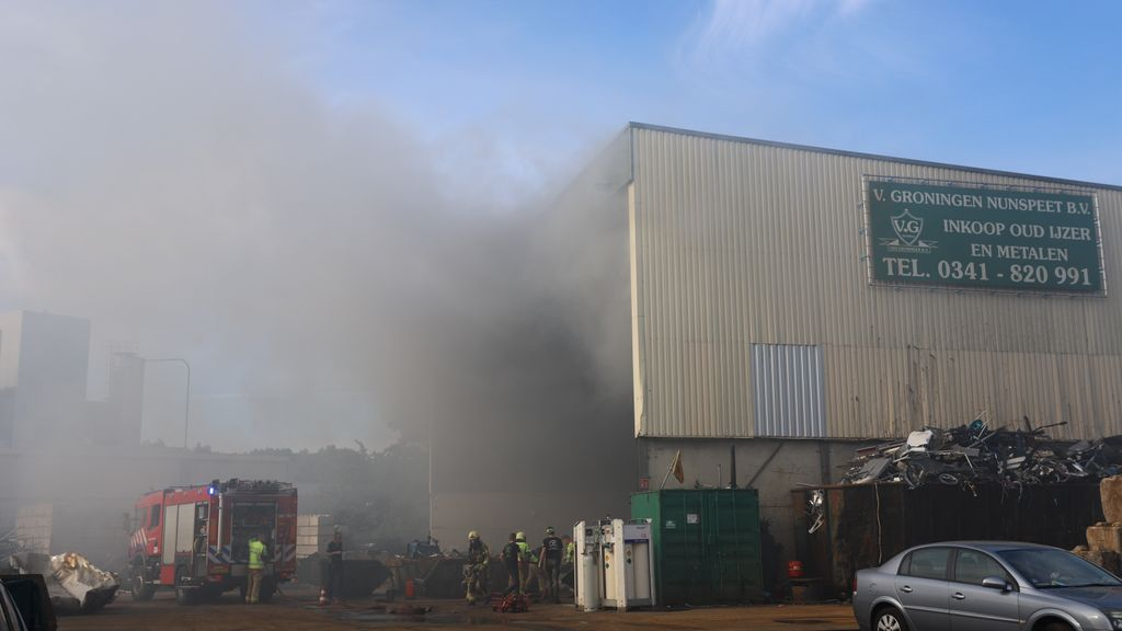 Foto: Brand(je) bij van Groningen Industrieweg Nunspeet