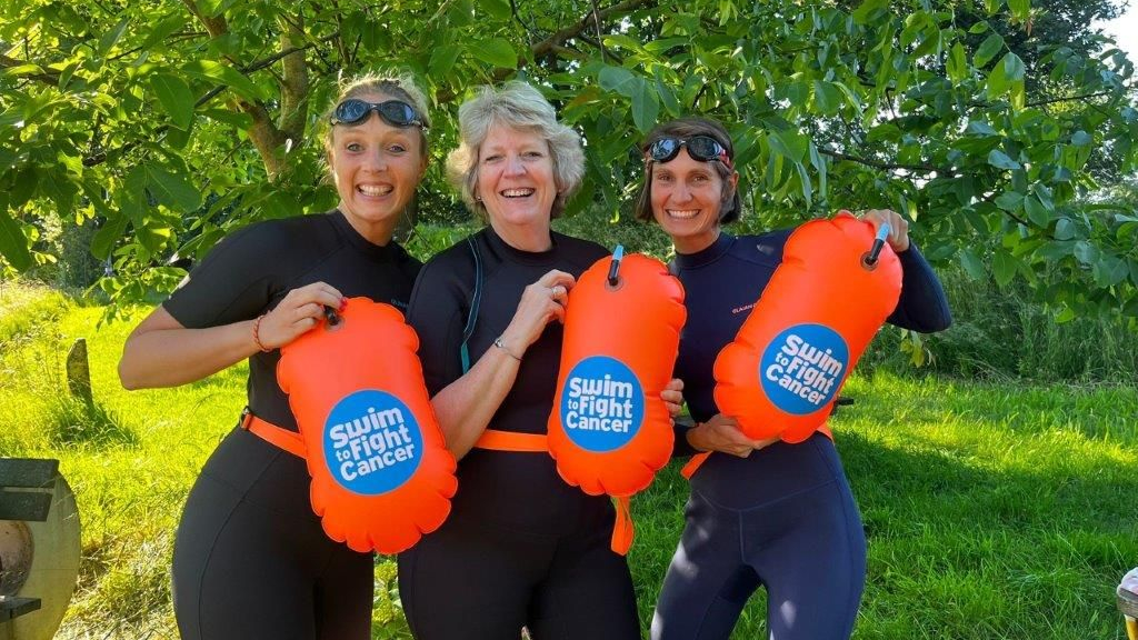 Foto: Meander MC zwemt geld bij elkaar