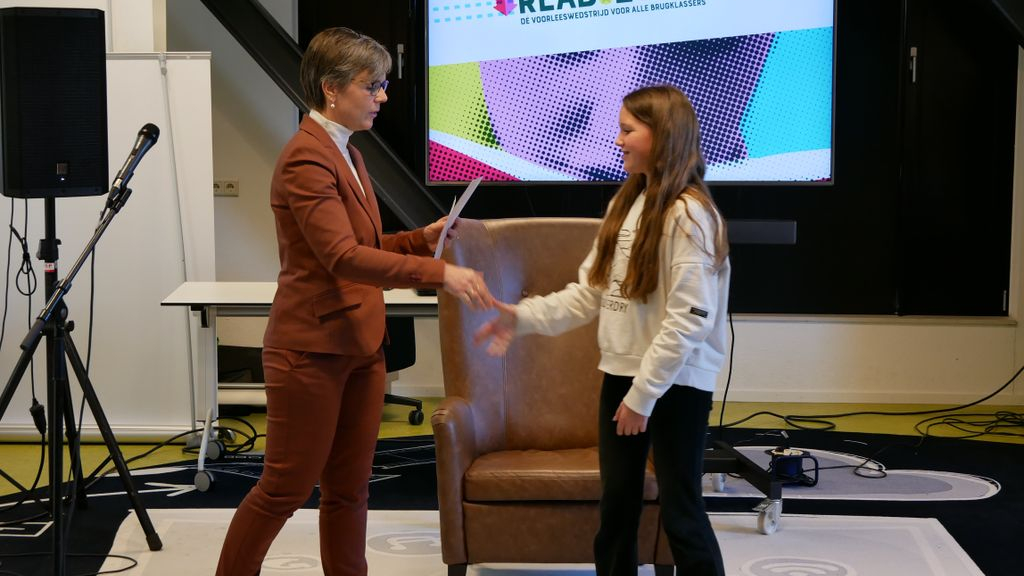 Foto: Daniëlle van den Elst wint regiovoorleeswedstrijd Read2Me!