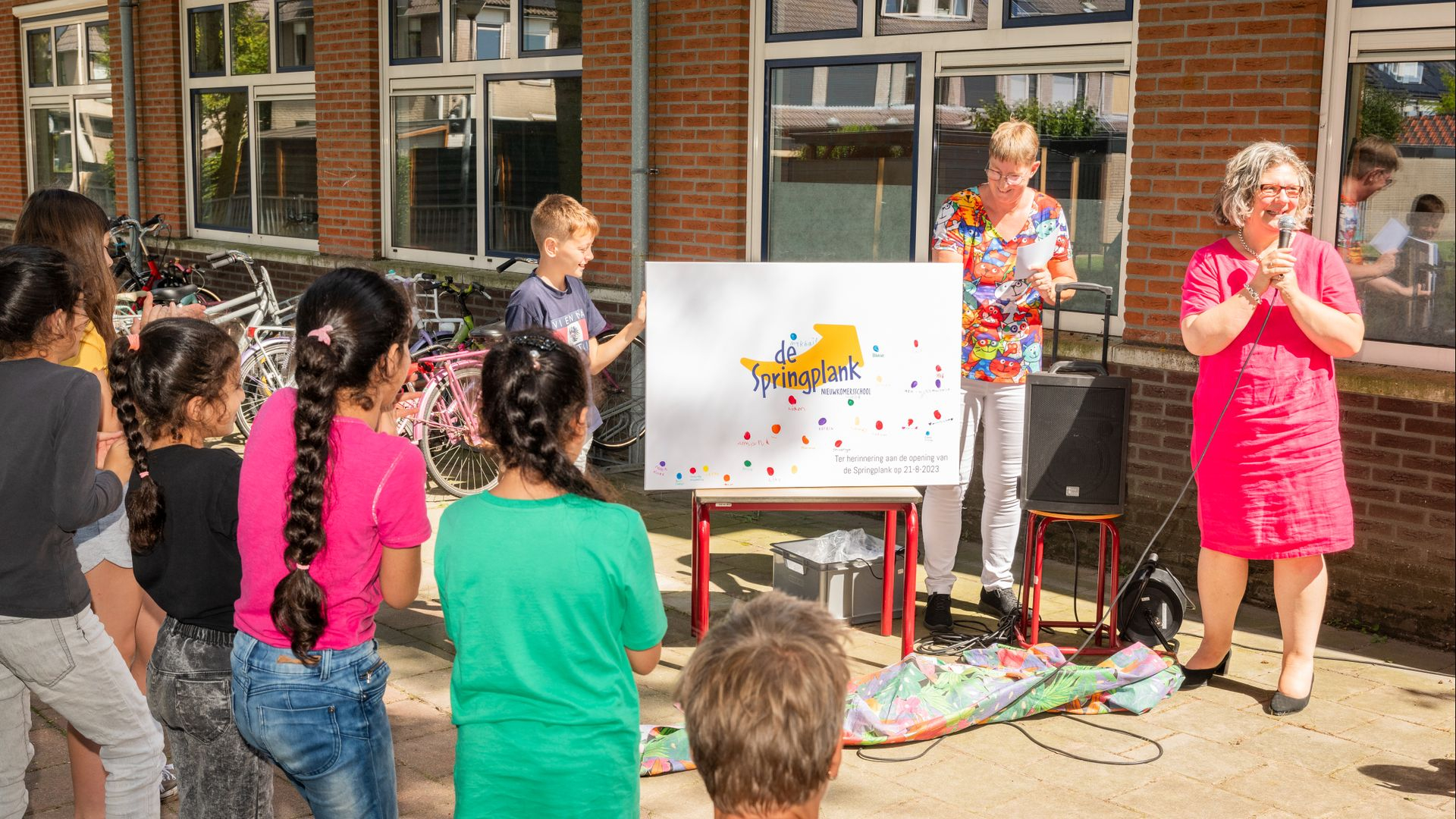 Foto: Feestelijke opening Nieuwkomersschool de Springplank