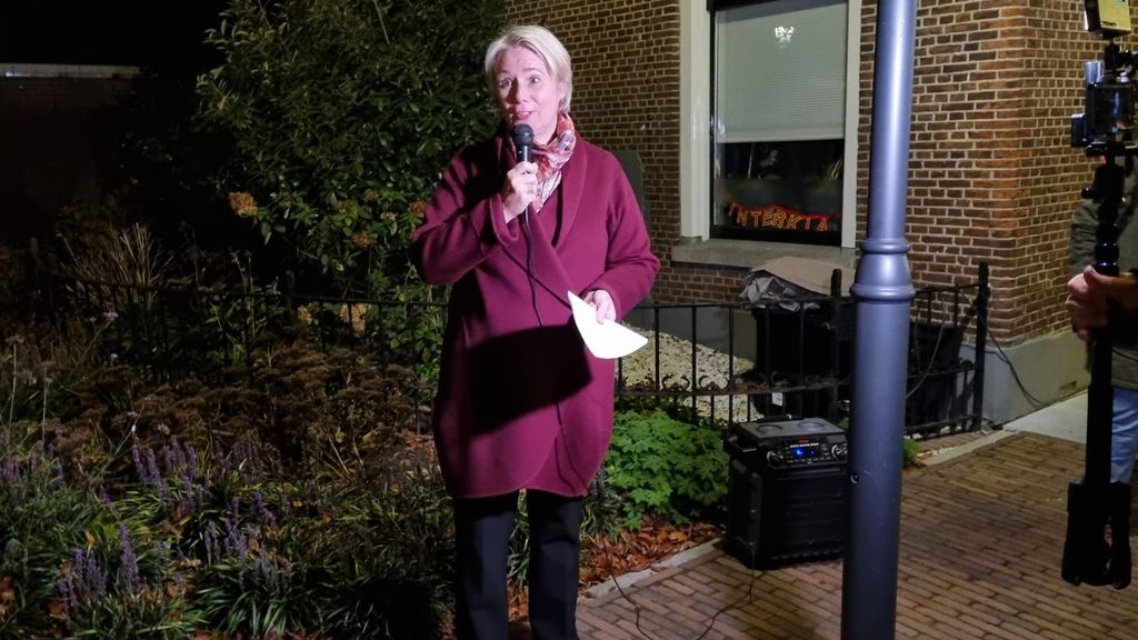 Foto: Wethouder Mariëlle Broekman opent de kunstweek