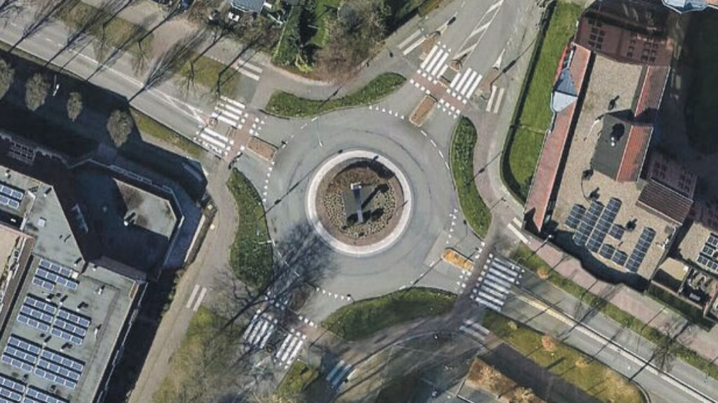 Foto: Rotonde Bouwheerstraat in Barneveld op de schop