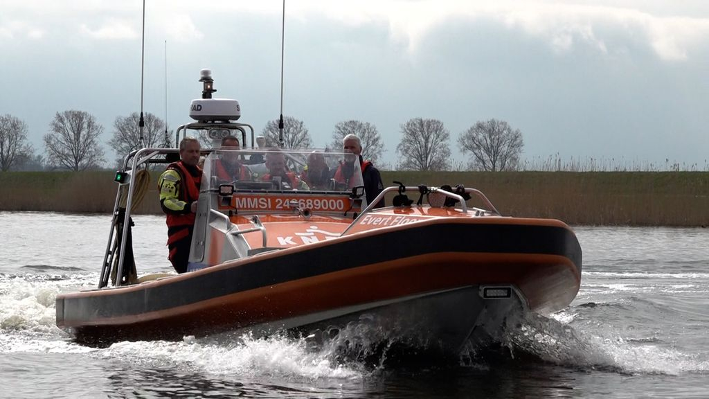 Foto: Helden op het water gezocht; KNRM zit te springen om vrijwilligers