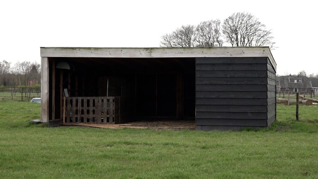 Foto: Schuilstal Hulshorst moet worden afgebroken, vinden tegenstanders