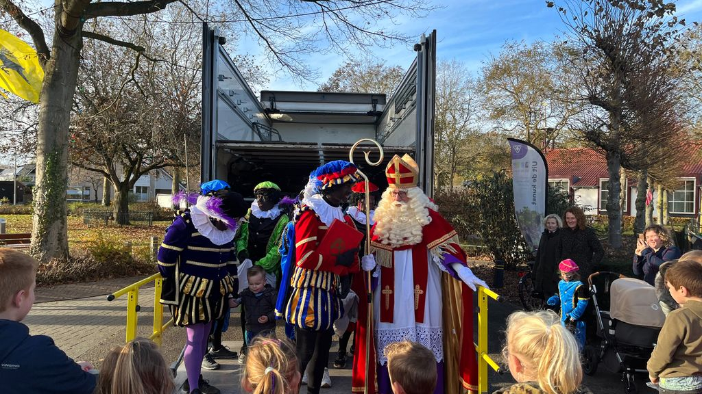 Foto: Sinterklaas hartelijk ontvangen in Hulshorst
