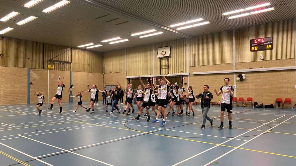 Foto: Hellas 1 kampioen in de derde klasse F