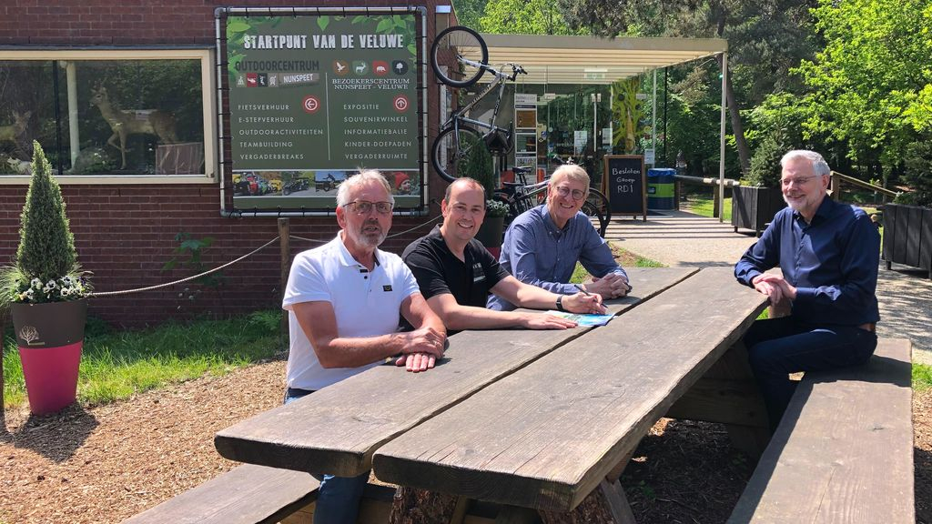 Foto: Intentieverklaring voor gastvrije ontvangstlocatie Veluwetransferium getekend