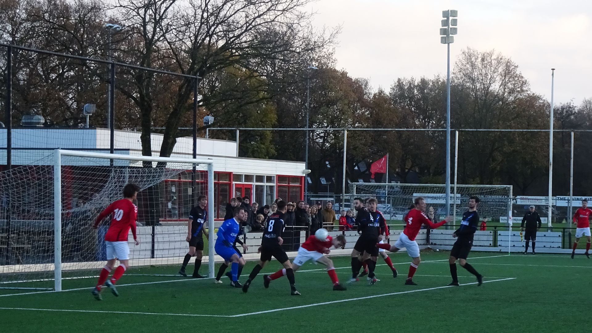 Foto: Hoevelaken pakt punten in doelpuntrijk duel