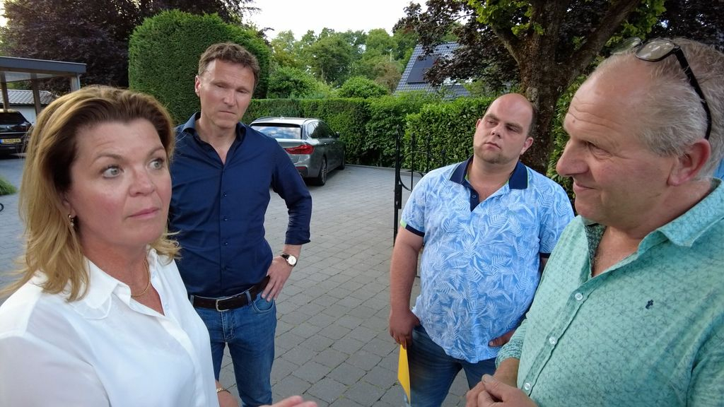 Foto: Boeren zeggen vertrouwen in minister op na presentatie stikstofplannen en eisen haar ontslag