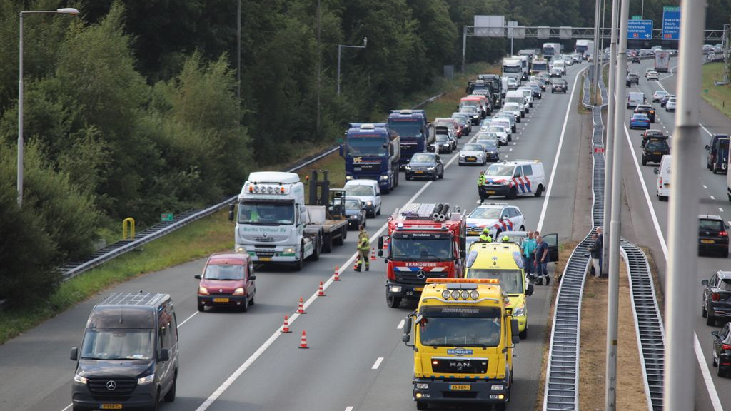 Foto: Veel vertraging op A1 bij Barneveld