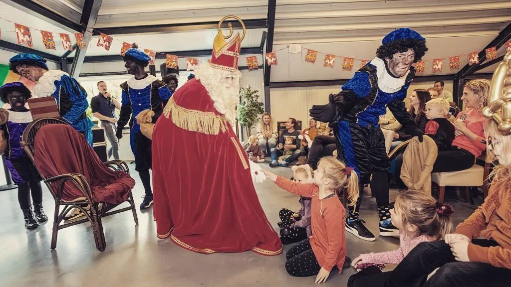 Foto: Sinterklaasactie levert 3200 euro op voor Tafelronde 156 Nunspeet