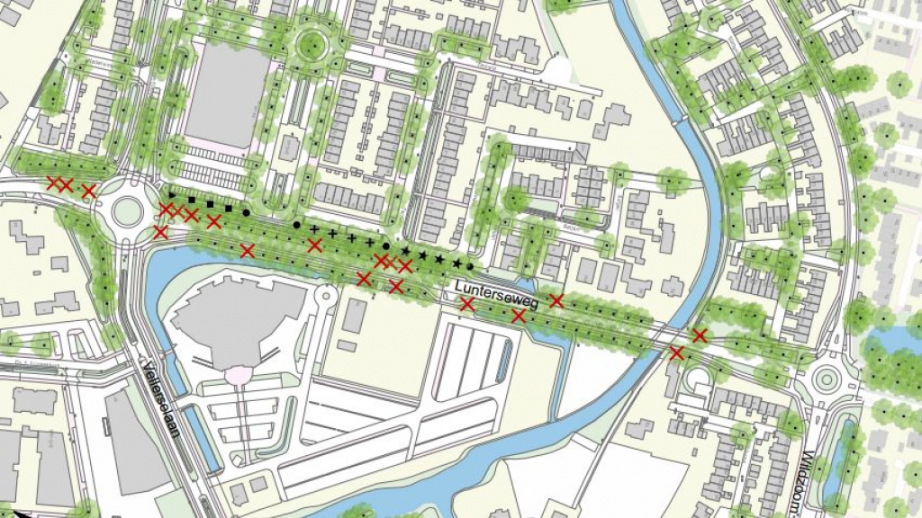 Foto: Barneveld neemt maatregelen na boomonderzoek Lunterseweg: 21 risicovolle bomen op kaplijst
