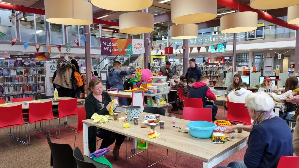 Foto: Leerlingen Accent Praktijkonderwijs actief voor NLdoet