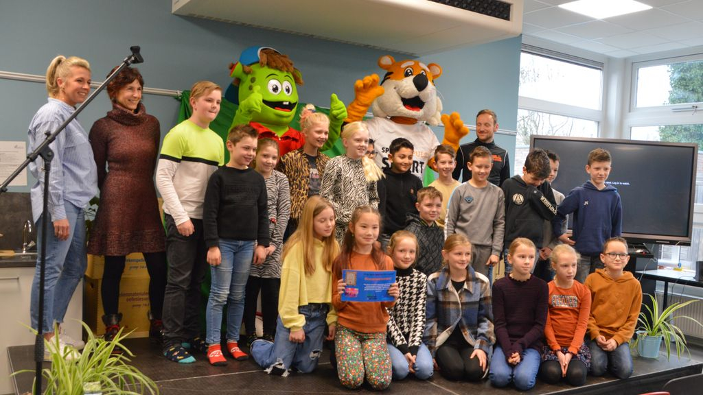 Foto: Julin winnares tekenwedstrijd Sjors Sportief & Creatief