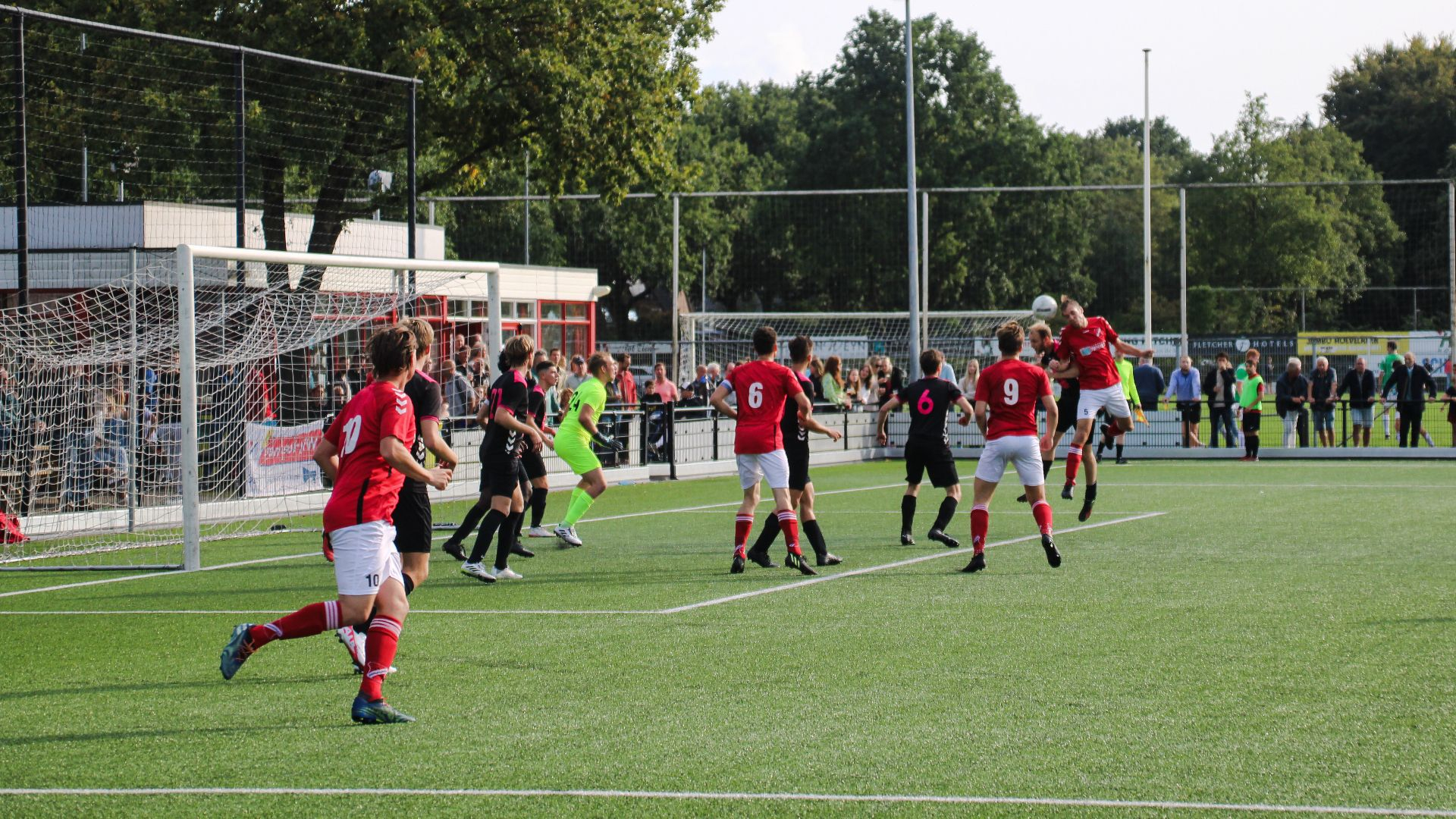 Foto: Hoevelaken herstelt zich tegen DEV Doorn