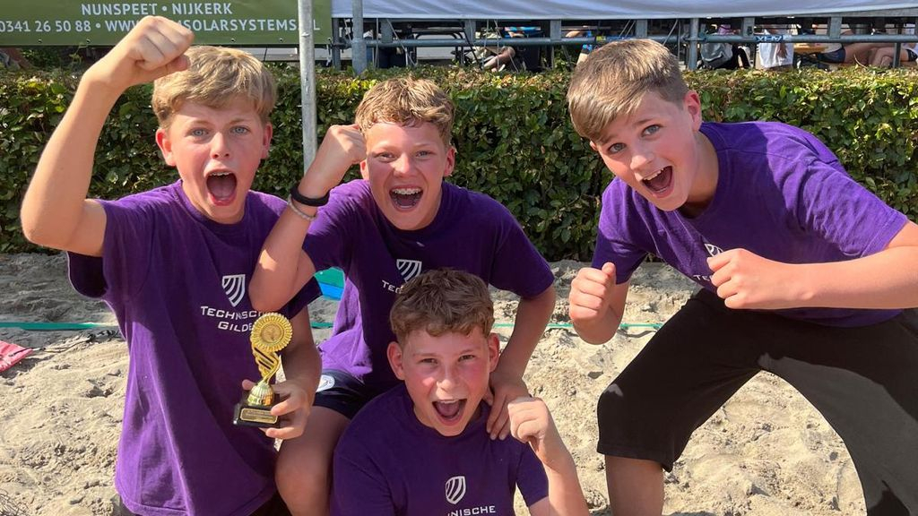 Foto: Franciscus wint Hellas Beach School Volleybaltoernooi