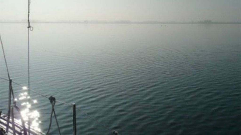 Foto: Veluwemeer krijgt extra water uit Markermeer wegens droogte