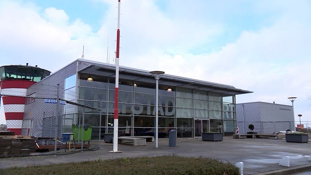 Foto: Voorlopig geen natuurvergunning Lelystad Airport: 'Vlag kan nog niet uit'
