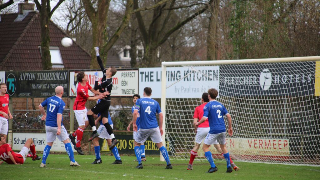 Foto: Hoevelaken ziet gat oplopen naar tien punten