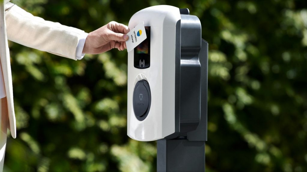 Foto: Gemeente Nijkerk stimuleert elektrisch rijden door het uitbreiden van het netwerk van laadpalen
