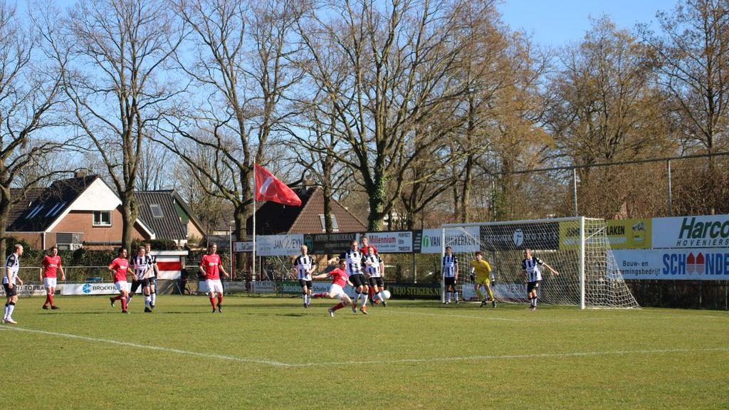 Foto: Hoevelaken en Zwart-Wit in evenwicht.