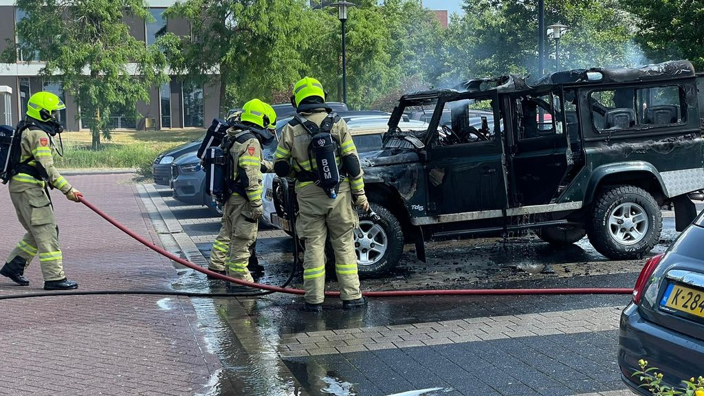 Foto: Brandweer Nijkerk rukt uit voor autobrand