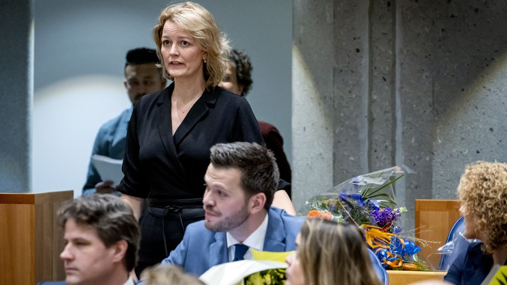 Foto: 'Een eer' en 'ontzettend bijzonder', nieuwe Gelderse Kamerleden beëdigd