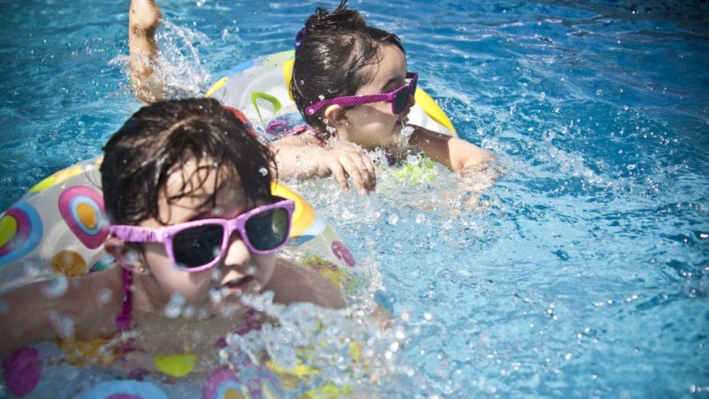 Foto: Kaartje voor het zwembad wordt flink duurder (en het water kouder)