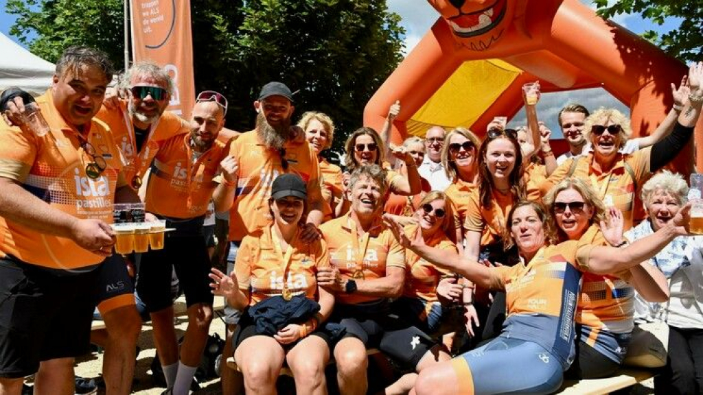 Foto: Enorm bedrag opgehaald voor Monique voor de tour du ALS