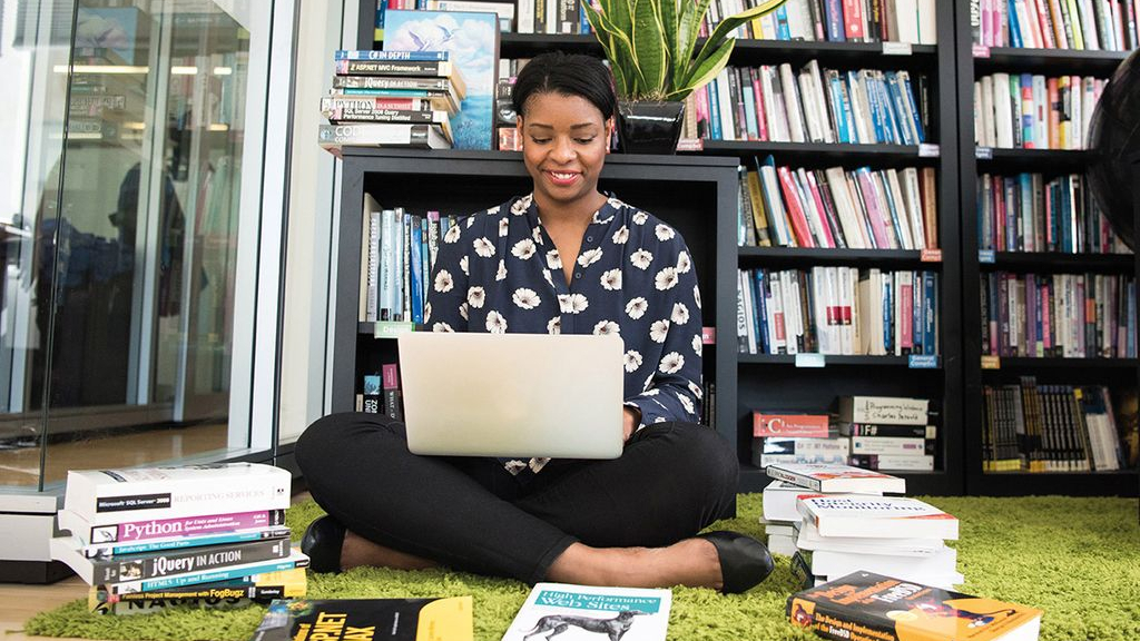 Foto: SeniorWeb en Bibliotheek Nijkerk  samen sterk voor ‘digitaal fit blijven’