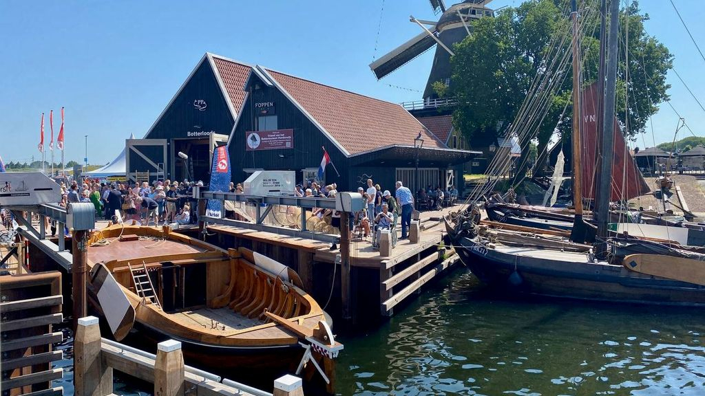 Foto: Tewaterlating van de HK22 botter: Behoud van een stuk cultureel erfgoed