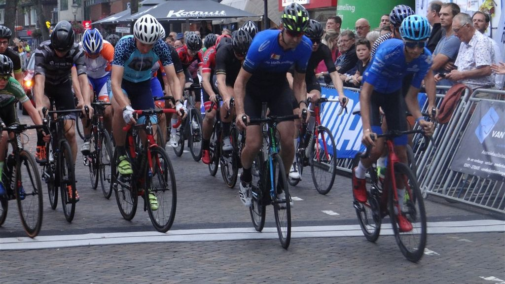 Foto: 49e Ronde van Nunspeet sportief spektakel met unieke afvalrace.