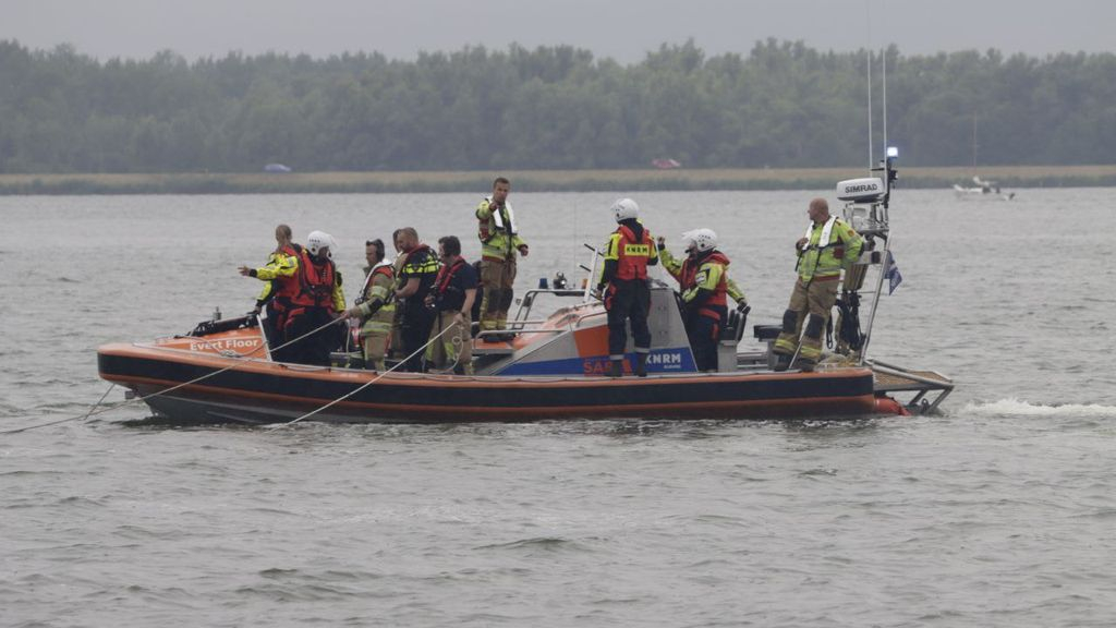 Foto: Grote zoekactie naar vermiste personen in Veluwemeer