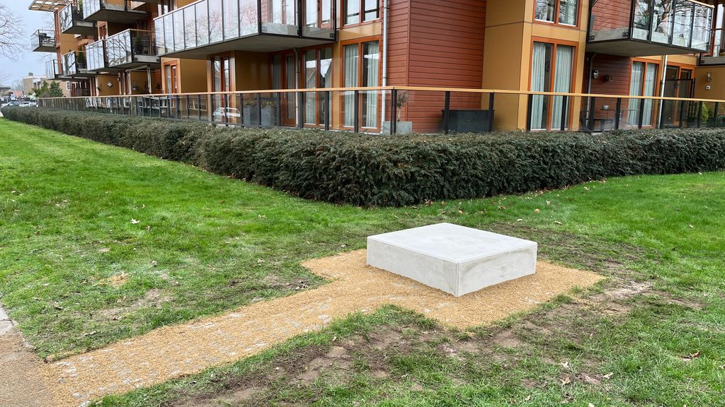 Foto: Sokkel is klaar voor kunstwerk 'Kunst in de gemeente'