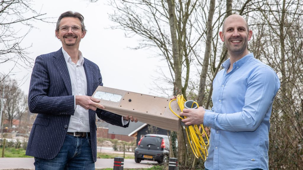 Foto: Wereldprimeur: eerste armaturen voor lantaarnpalen van rijst in Barneveld